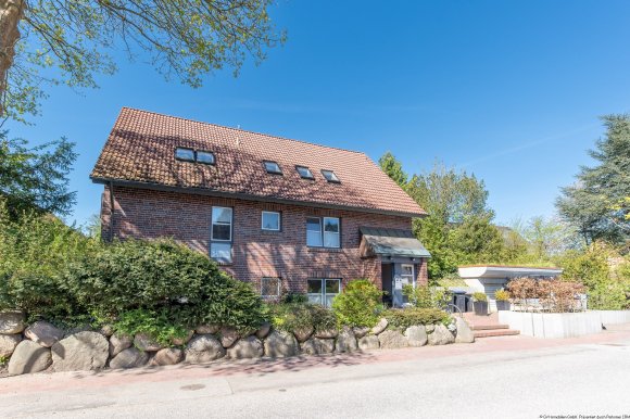 Schickes Haus mit drei Wohnungen in ruhiger Lage von Kronsburg